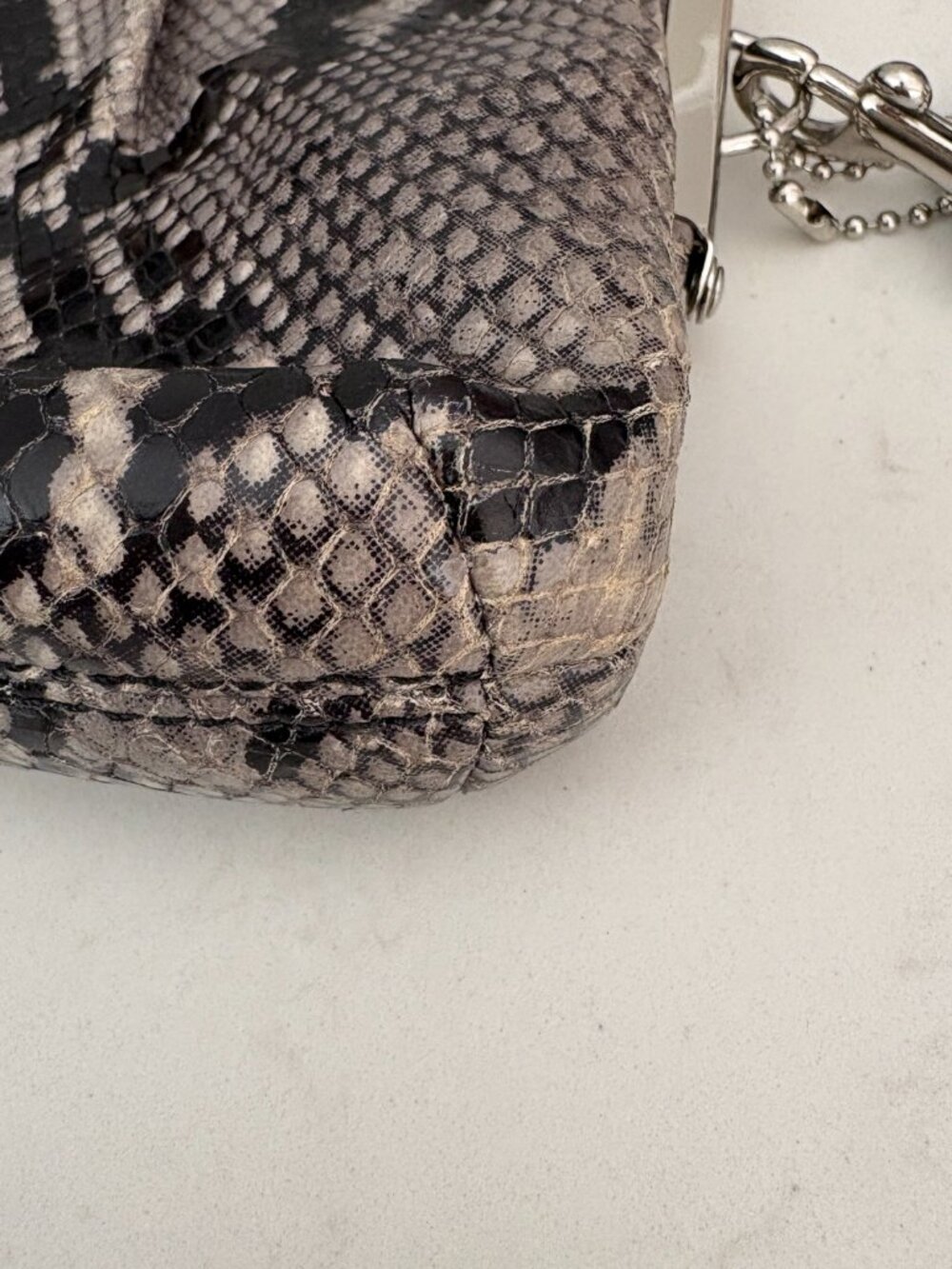 Coach Snakeskin Embossed Kiss Lock Wristlet Clutch Retro Chic Indie Sleaze Party - Picture 7 of 10